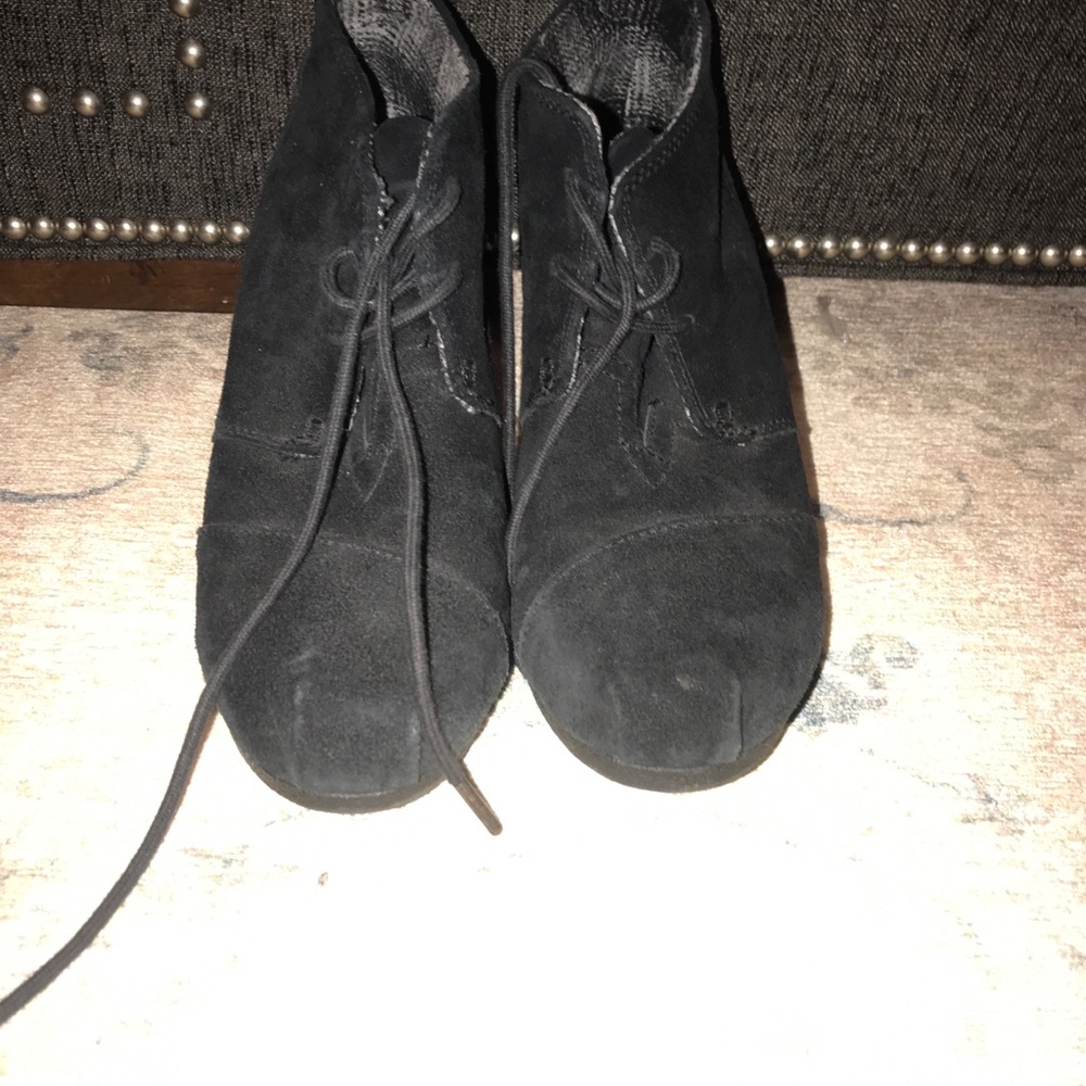 Toms black suede ankle boots